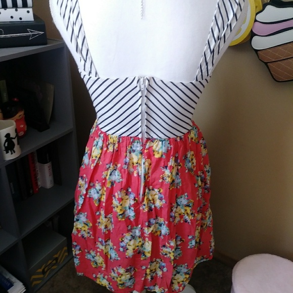 Jodi Kristopher floral striped button dress - Picture 4 of 6